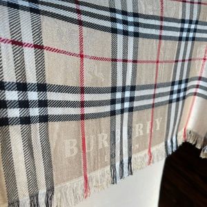 Burberry Check lightweight scarf